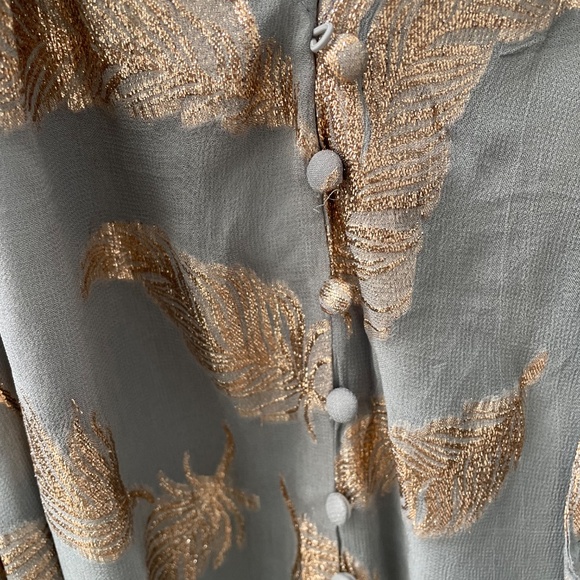 Love and Roses Metallic Detail Blouse NWT - Picture 3 of 6